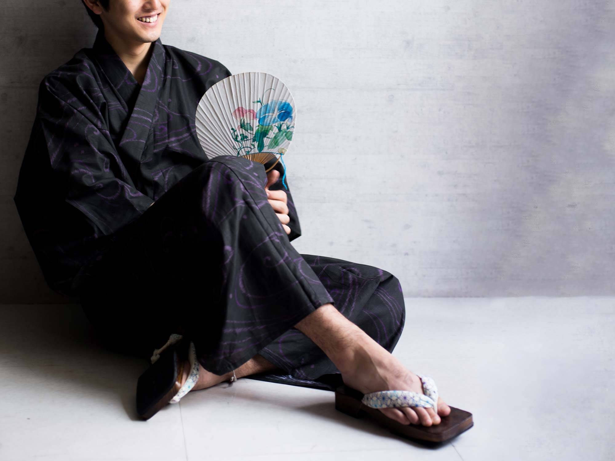 We have a lot of men's yukata in stock.